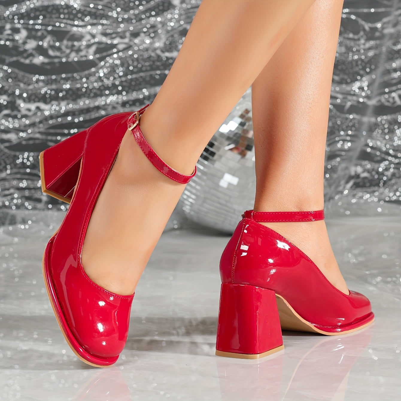 Celeste™ | Tacones de charol con correa