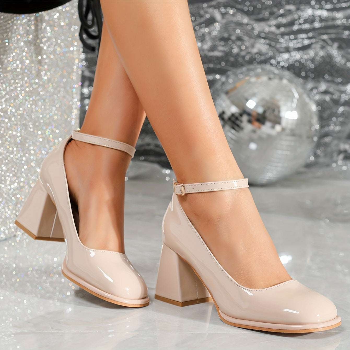 Celeste™ | Tacones de charol con correa