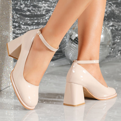 Celeste™ | Tacones de charol con correa